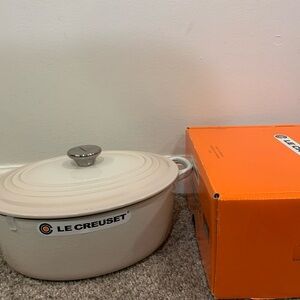 New Le Creuset 4.5qt meringue oval Dutch oven